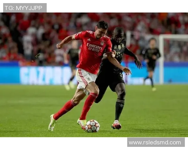 欧冠精彩对决多特蒙德3-0本菲卡战术分析与绝杀瞬间回顾 欧冠精彩对决多特蒙德3-0本菲卡战术分析与绝杀瞬间回顾