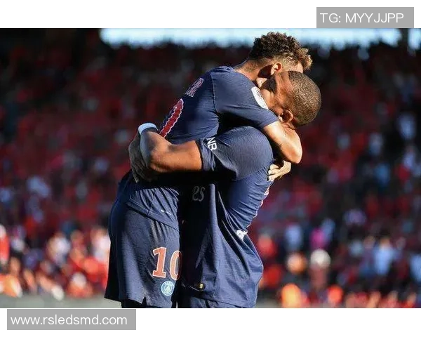 意甲焦点战：里昂与热刺互交白卷引发全场热议